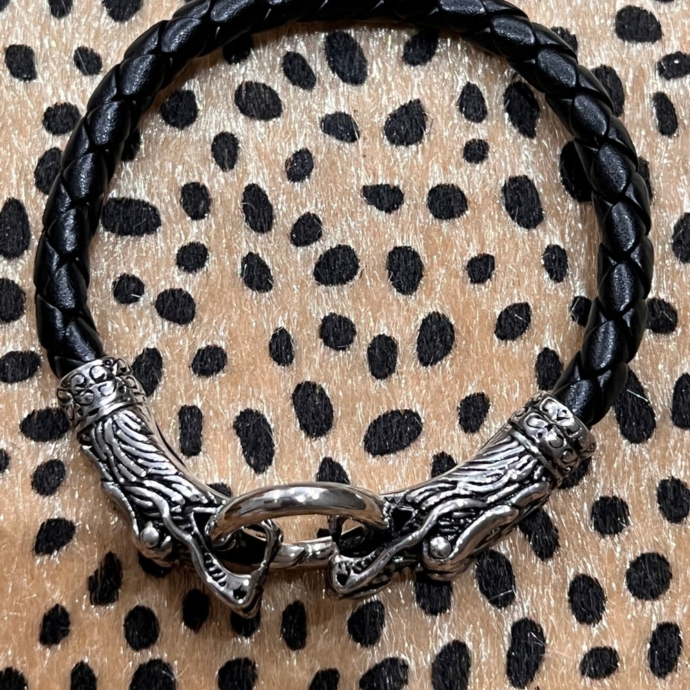 Men’s Leather and stainless bracelet.